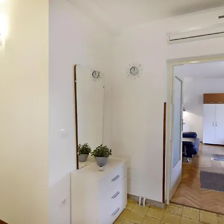 Apartment Für Paare In Der Nähe Des Zentrums Umag